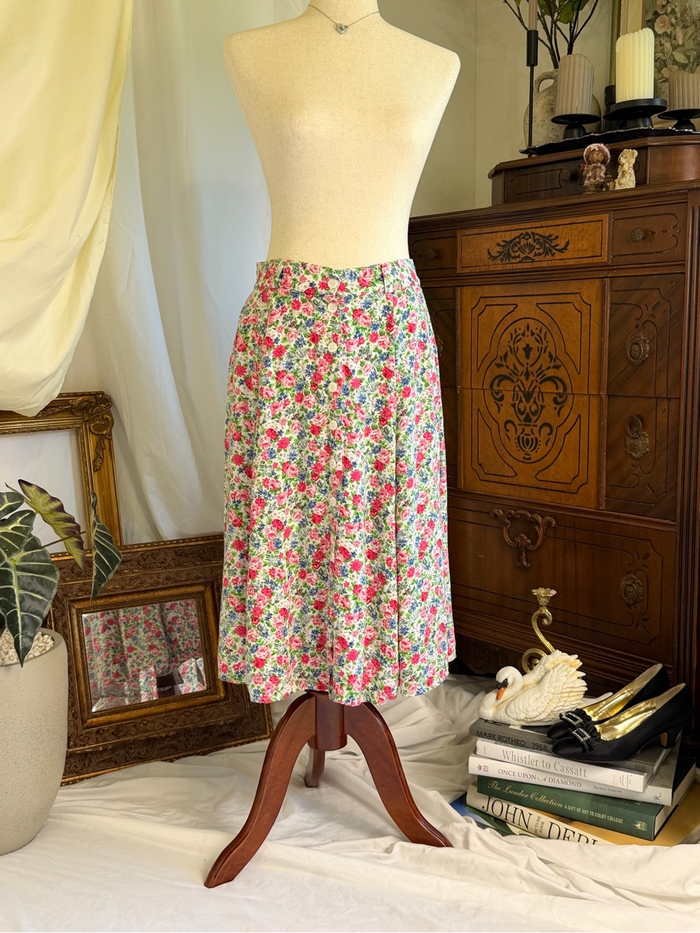 European Vintage Floral A-Line Skirt in Pink and White